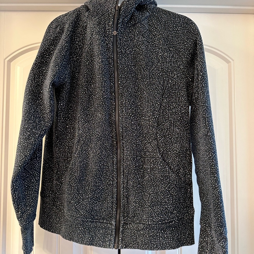 Lululemon Scuba Hoodie - black and white print - great condition - Size 12
